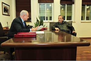 Minister of Defense Ehud Barak and Israeli Prime Minister Benyamin Netanyahu 