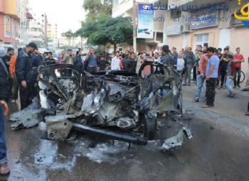 Ahmed al-Jaabari's car after the IDF strike, in the center of Gaza City (Qudsnet website, November 14, 2012).