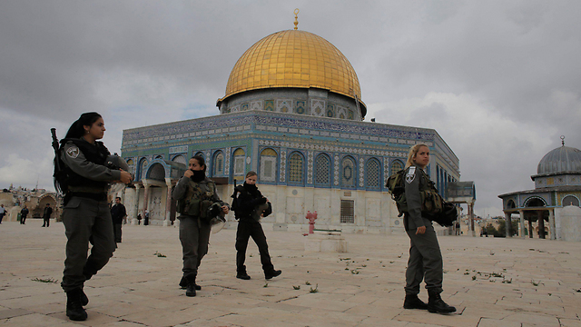 Israeli security forces on Temple Mount (Photo: Reuters)