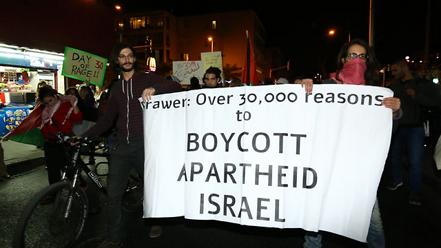 Protest against Prawer Plan. The coalition of incitement and deception has failed to mention that most Bedouins willingly support the arrangement suggested by the state (Photo: Ofer Amram)