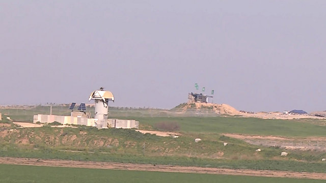 At loggerheads: Hamas military positions facing IDF pillbox (Photo: Roee Idan)
