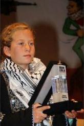 Ahed Tamimi receives a prize for courage at a ceremony held in Istanbul(al-Anadolu News, December 27, 2017).