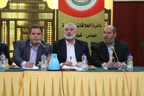 Isma'il Haniyeh (center) calls on Palestinians to join the march at a meeting of heads of the organizations in the Gaza Strip (Palinfo and Hamas Twitter accounts, March 5, 2018).