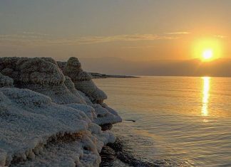 Dead Sea shrinking: a story told in photos