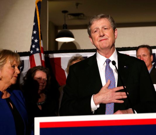 Senador Kennedy da Louisana pede responsabilidade nas escolas Palestinas