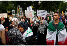 Blame games Demonstrators at the annual al-Quds day march in Berlin. (Photo: Montecruz Foto)