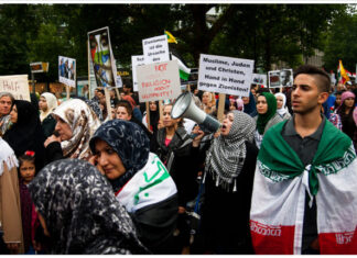 Blame games Demonstrators at the annual al-Quds day march in Berlin. (Photo: Montecruz Foto)