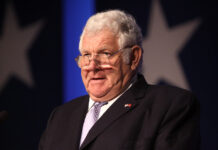 Conservative commentator Bill Bennett registers as Qatar lobbyist